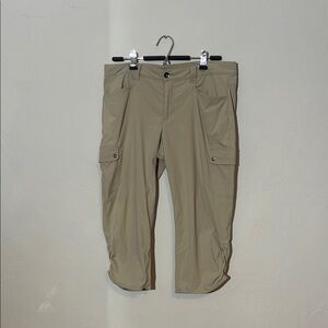 Eddie Bauer women’s Khaki Horizon Capris size 12